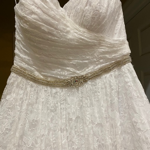 David’s Bridal Strapless Wedding Dress Size 12 - Picture 5 of 12
